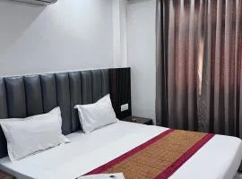 Newly Built Hotel Totodx In Main Bazar - Just Near New Delhi Railway stations & Paharganj