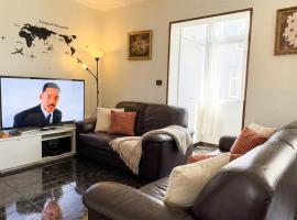 Apartamento en Vecindario con WiFi rápido, hotel din Vecindario