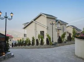 ELIVAAS privé The Royce Daisy Ultra-Luxe 4 BHK Villa with Pvt Heated Pool, Jacuzzi, Steam Room & Hill Views