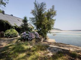 Casa da Auga Costa da Morte Aptos 2 plantas，Ures的飯店