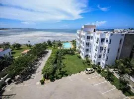 Nyali Beach 2BR Seaview Apartment - Pool & Beach Access - Sleeps 4