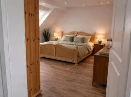 Urlauben mit Genuss im FOODIEVERSUM, Sonnenterasse mit Flussblick, Privatköchin-Verpflegung möglich