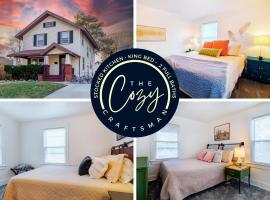 King Bed, Stocked Kitchen, Easy Driveway Parking, 2mi to Downtown & Coliseum, hotel sa Fort Wayne