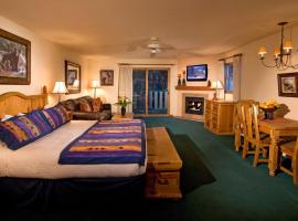 Alpine Village Suites, ξενοδοχείο με πάρκινγκ σε Taos Ski Valley