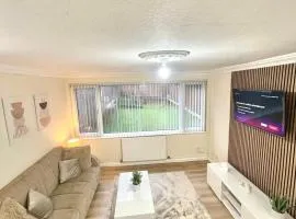 Glorious 4BR Home Family Group-Friendly HS2 NEC BHX