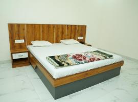 Hotel Shriram Nivas & Yatri Nivas, hotel a Aundah