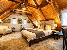 Albert Residence Brasov Old Town Romantic Apartments with Breakfast & Mountain View