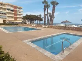 Apartamento familiar con piscina frente al mar en La Ràpita, Delicies Mar