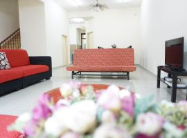 Warisan Indah Homestay KLIA 1, villa in Sepang