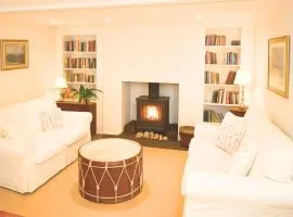 West Pallant Georgian Townhouse in City Centre with Courtyards, BBQ & Log Burners - Dogs Welcome! Chichester Holiday Properties