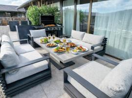 Penthouse Panorama 21C - Seesicht - Massage - BBQ - Billard - Tischkicker - Trampolin - Parkplatz - Deluxe, hotel di Öhningen