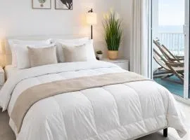 Luxury 36th Floor Suite, 2 Bedrooms 1 King, 1 Queen, Balcony w Sea view, Free Parking