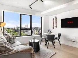 Property Bros - Scenic Views, Pool, Gym, Parking