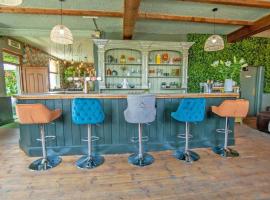 Private Pub-Group Stays Brecon Beacons Alderfalls – hotel w mieście Neath