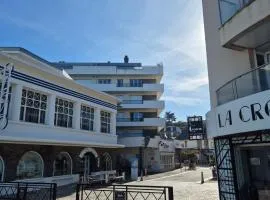 Apartment & balcony, beach, and downtown Val-André