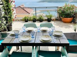 Waterfront One Bedroom Apartment - Lustica Bay, hotel a Radovići