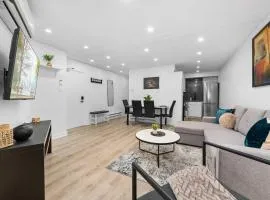 Cozy Condo Between Little Italy and Trinity Bellwoods - Casa Hotels College