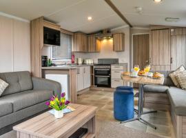 Finest Retreats - Pine Forest Lodge, Hotel in Saint Enoder