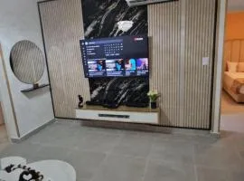 Modern Apartment Near Airport & Beach