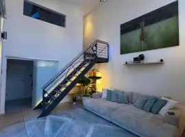 Exklusives Architektenhaus, Pool und Privateinfahrt