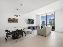 Elegant 51st-Floor Condo in Prime Miami Location
