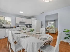 1199 Spacious 7BR Home Two Private Units Full Privacy