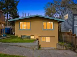 Serene MidCentury Gem 5BR Madison Park & World Cup