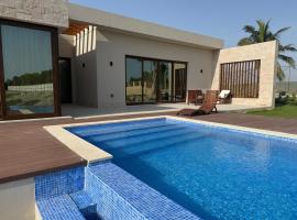 Luxury beach hawana villa, hotel a Salalah