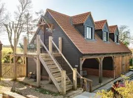 Stylish Loft Apartment - 5 Mins Holt - North Norfolk Coast - Firepit & Views