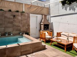 Habitación privada cerca del centro Sevilla、ドス・エルマーナスのホテル