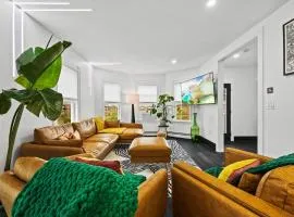 The Amazing Black & White Experience 4Bd Moody st