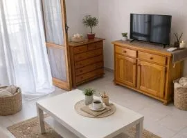 Apartamento a 150 m de la playa con terraza wifi y aire acondicionado