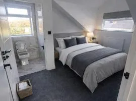 Sleek 3BR Home Barry Near Airport and Park