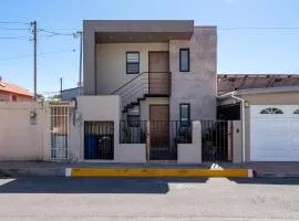 New Downtown Apt for 2, 5 min to the Beach and DT, WIFi and AC