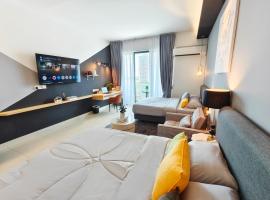 Premium Suites with Bathub and 60'TV, 4 min to Jonker Street, Free Netflix, Balcony Sea view and Swimming pool view, hotel Tranquerah városában