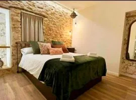 Apartamento con encanto de piedra ideal parejas hasta 6 personas en L Ampolla Arrels Terra