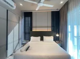 Luxury Executive Suite Antara by Enigma 3BR, High Floor with Jacuzzi Lvl 42