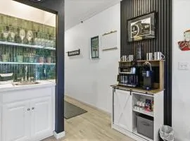 Modern Condo at 11mm in Sunrise w/ PWC & Boat Slip