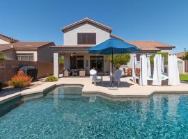 Desert Oasis 4BD 3BA, Lux Resort Pool in Mesa, AZ, hotel sa Mesa