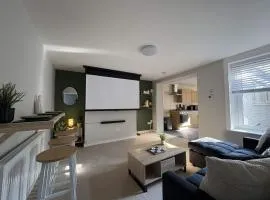 Central Margate Cinema Retreat With Spacious Garden