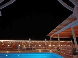 Koukounari Apartments، فندق في سكالا