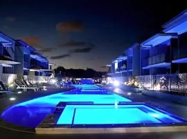 Relaxed Esplanade Living near Pier and Marina