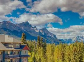 Cozy Haven with Stunning Mountain View in Canmore