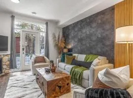 Mountain Chic 2BR Family Escape Hot Tub and Pool