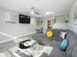 Modern Charmer Sleeps 10, Near Denver, Mountains