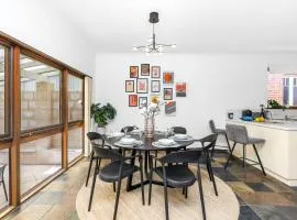 North Perth 3BR Home Steps To Hyde Park & Dining