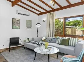 North Perth 3BR Home Steps To Hyde Park & Dining
