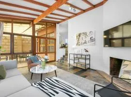 North Perth 3BR Home Steps To Hyde Park & Dining