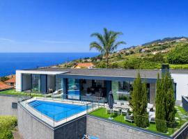 Luxury Ocean View Villa I Swimming pool I Vincents Place, hotell sihtkohas Estreito da Calheta