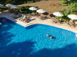 Grinbergs Village Hotel, готель у місті Сокорру